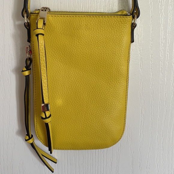 Vince Camuto Slim phone case Crossbody in lemon yellow - Picture 4 of 16